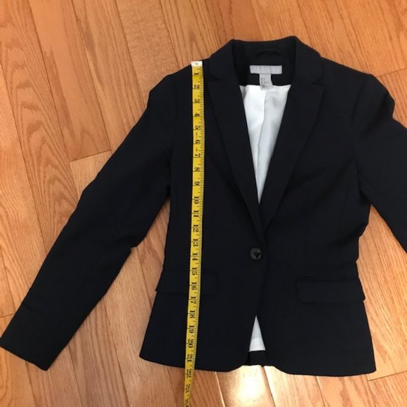 Navy blue blazer. Size 2. - Picture 4 of 5